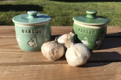 garlic-pots